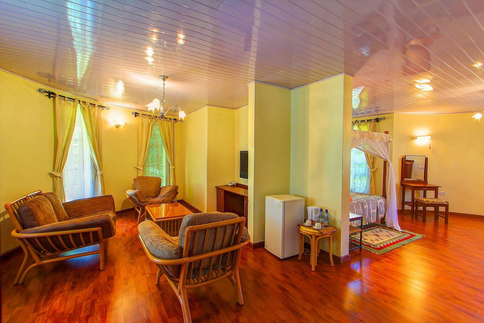 Poa Place Resort & Hotel - Where Nature Meets Comfort Eldoret Esterno foto